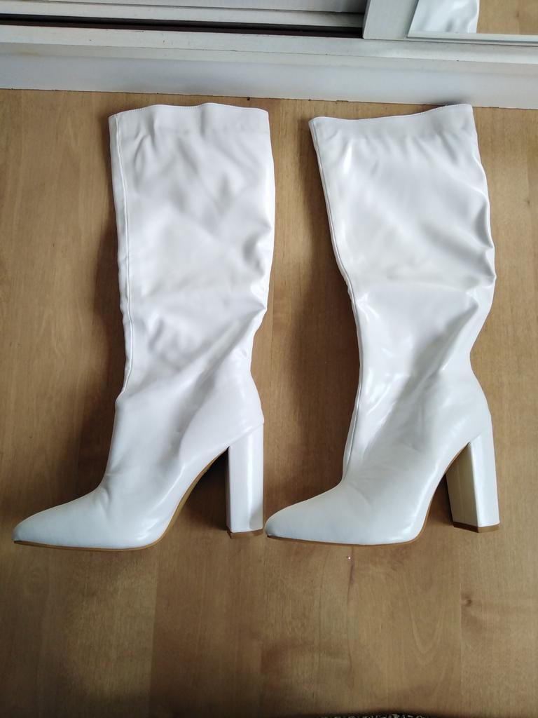 Witte laarzen glanzend, Kleding | Dames, Schoenen, Hoge laarzen, Wit, Ophalen of Verzenden, Zo goed als nieuw