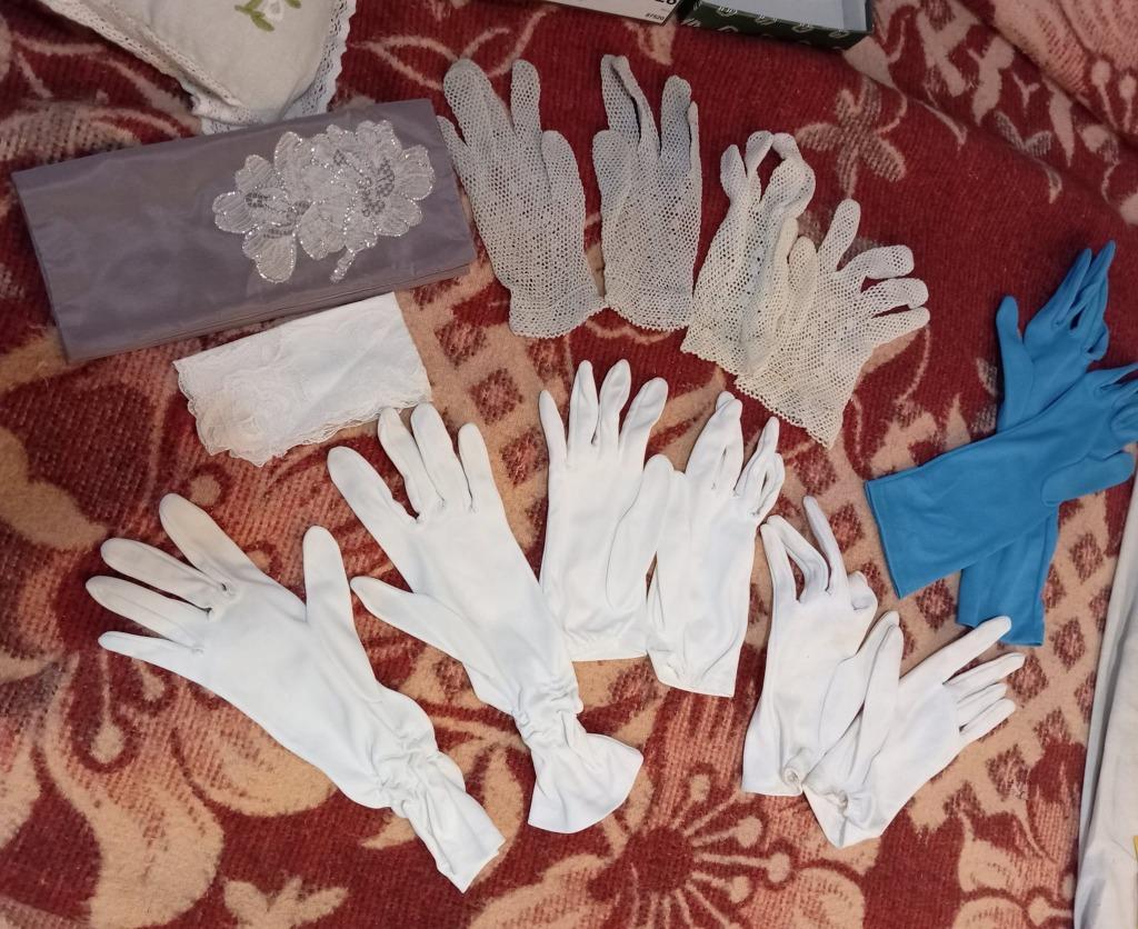 7 paar vintage handschoenen, pocketdoekje en handtasje, Verzenden, Zo goed als nieuw, Handschoenen