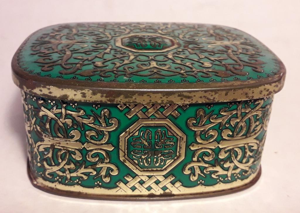 Ancienne boite en fer blanc avec décoration dorée, Collections, Enlèvement ou Envoi, Utilisé