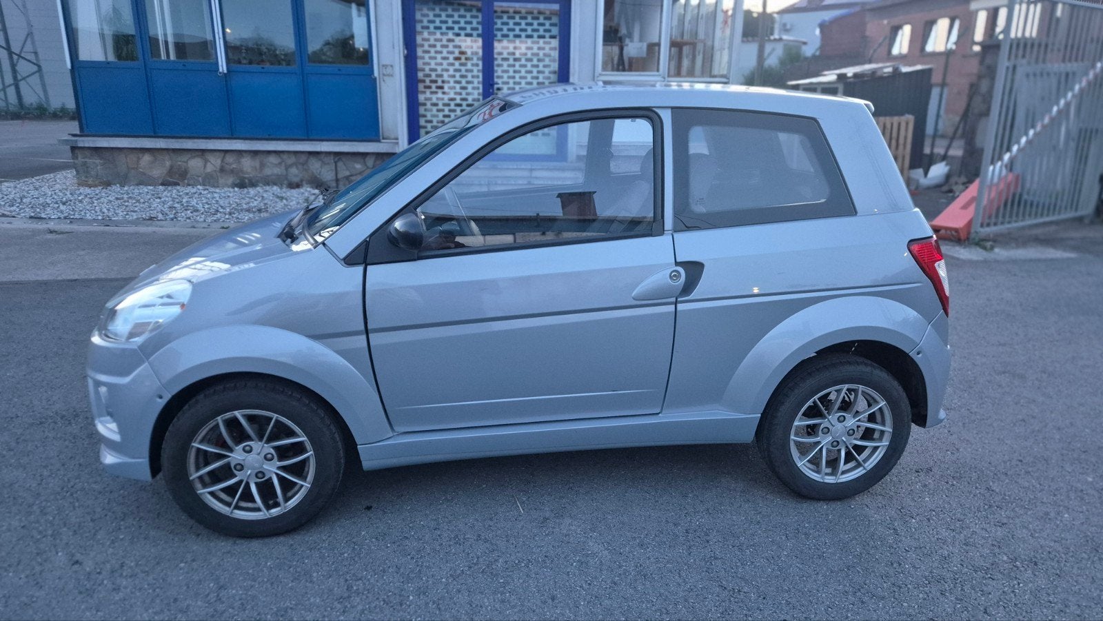 Ligier Ixo 0.5D BOITE AUTOMATIQUE AN 2015 KM 18000..., Cuir, Argent ou Gris, Achat, Entreprise