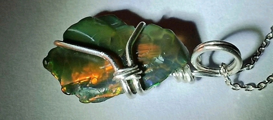 Pendentif en argent sterling avec opale noire brute, Bijoux, Sacs & Beauté, Neuf, Enlèvement, Avec pierre précieuse, Argent