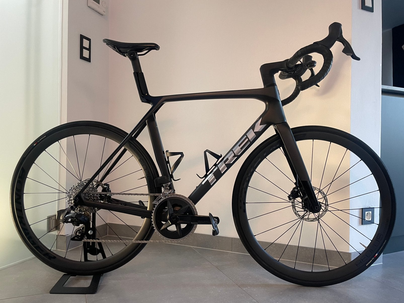 Trek Madone SL 6 AXS Gen 8– Maat L, Fietsen en Brommers, Ophalen, Zo goed als nieuw, Carbon