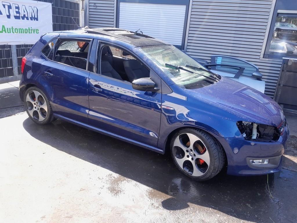 SPATBORD RECHTS VOOR Volkswagen Polo V (6R) (6R0821106H), Auto-onderdelen, Gebruikt, Voor, Volkswagen, Spatbord