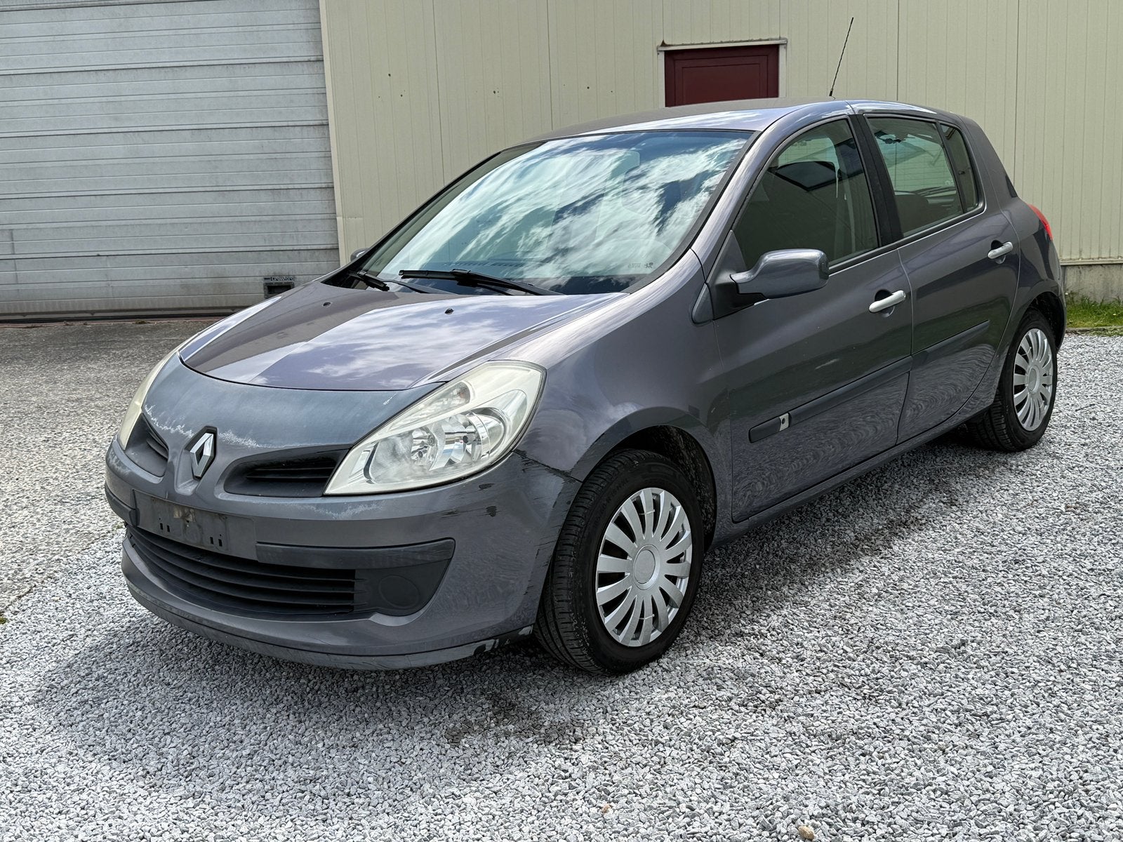 Renault Clio 1.5dci 5portes 1er main, Argent ou Gris, Achat, 50 kW, Entreprise