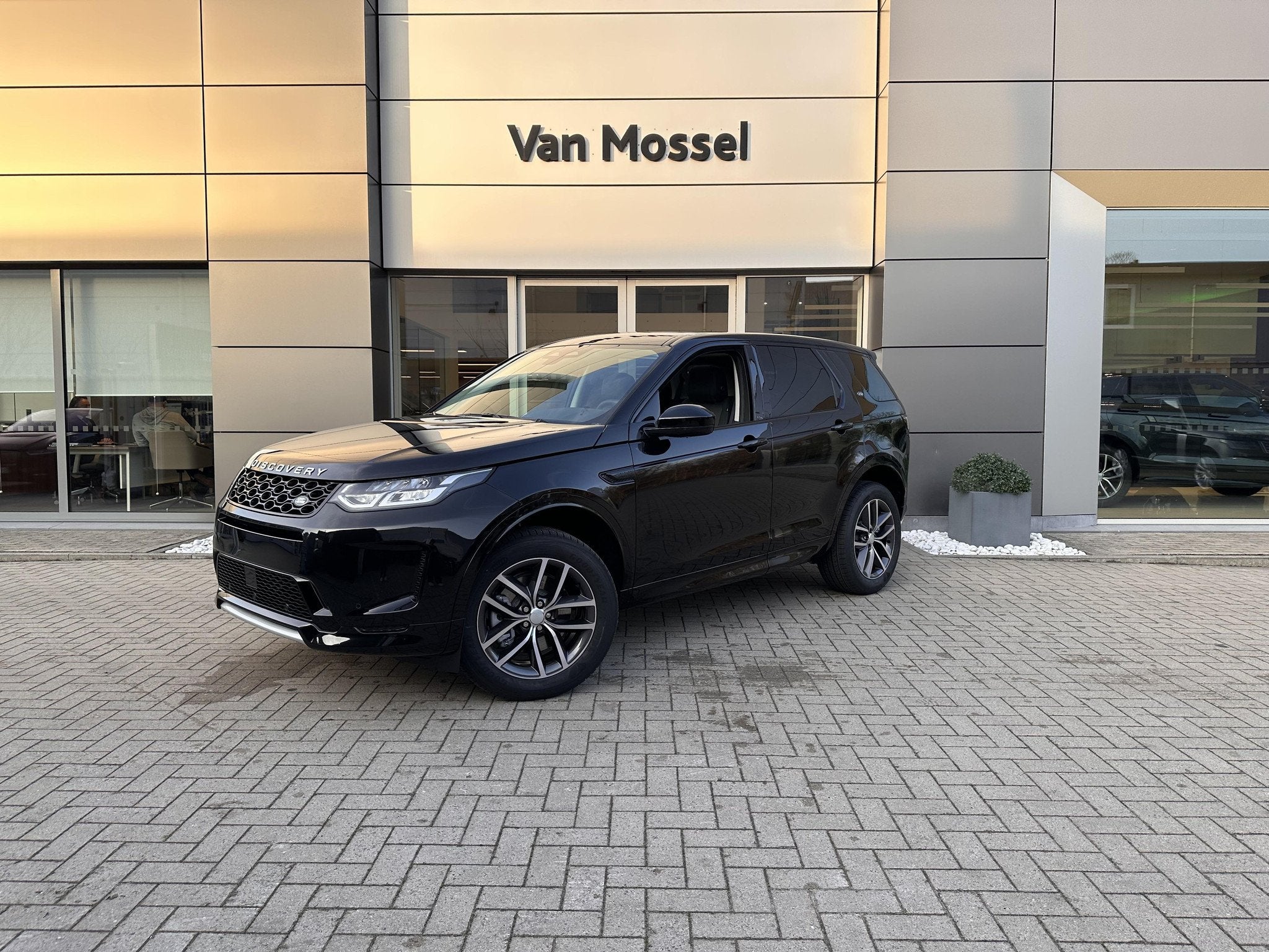 Land Rover Discovery Sport P270e S AWD Auto. 25.5MY, Auto's, Automaat, 269 pk, 15 kWh, Zwart