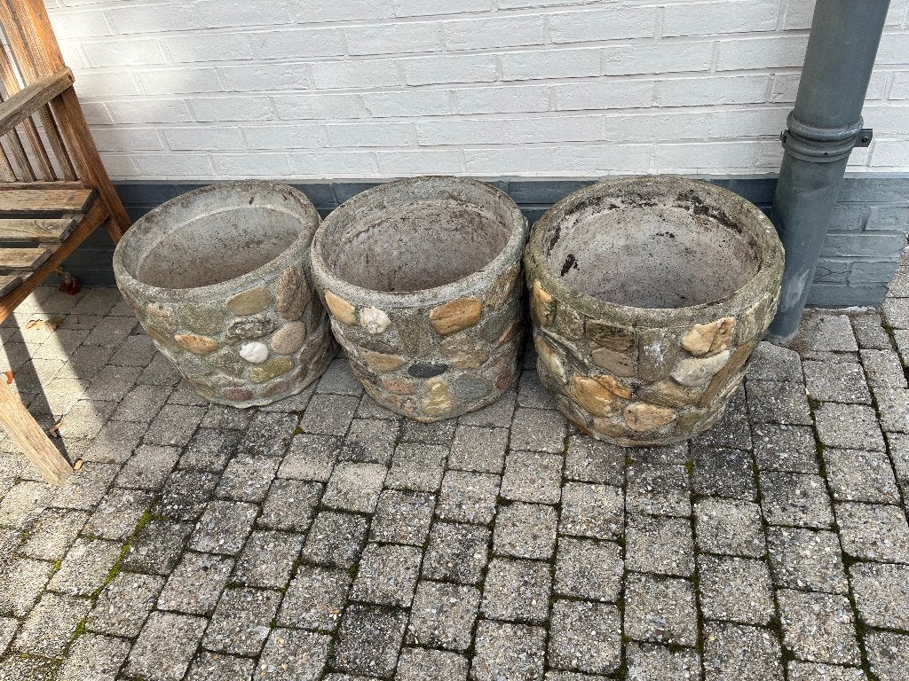 3 zware bloempotten met steenmotief, Steen, Rond, Zo goed als nieuw, Minder dan 40 cm