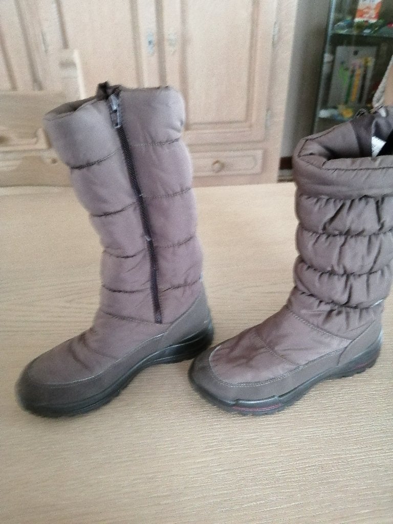 BRUIN EN ZWARTE (SNEEUW ) LAARZEN MAAT 37, Kleding | Dames, Schoenen, Hoge laarzen, Overige kleuren, Ophalen of Verzenden, Zo goed als nieuw