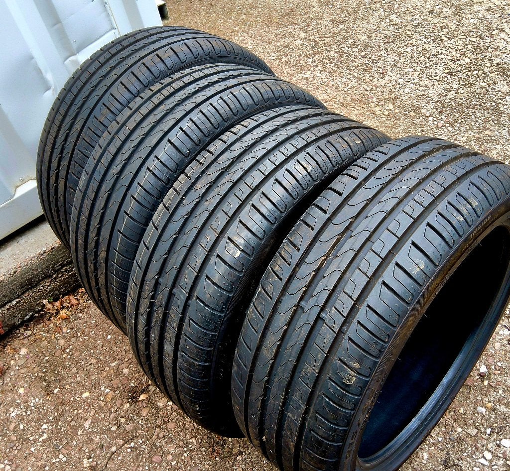 4 nouveaux pneus été Pirelli 215/45-18, Neuf, 215 mm, Pneus été, Enlèvement