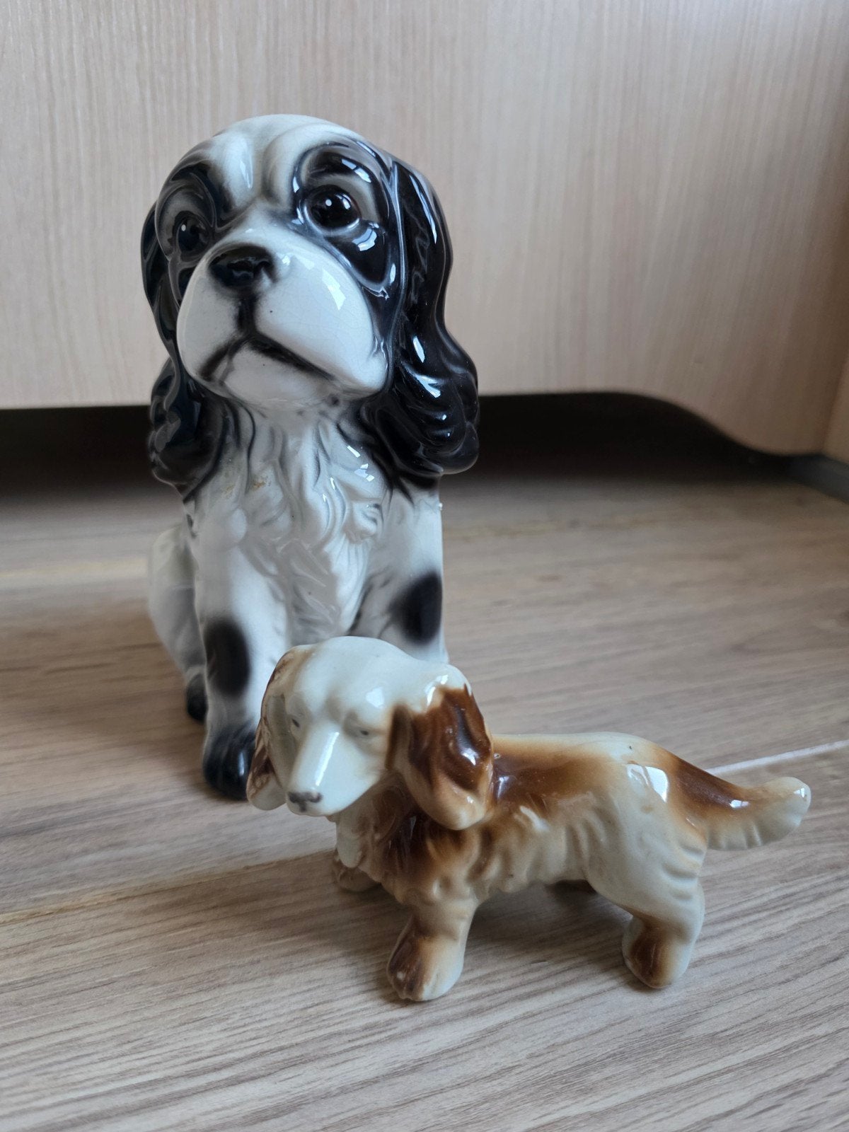 2 Hondenbeelden
Hoogte 16 cm
1 x Teckel, Ophalen of Verzenden, Zo goed als nieuw, Overige typen