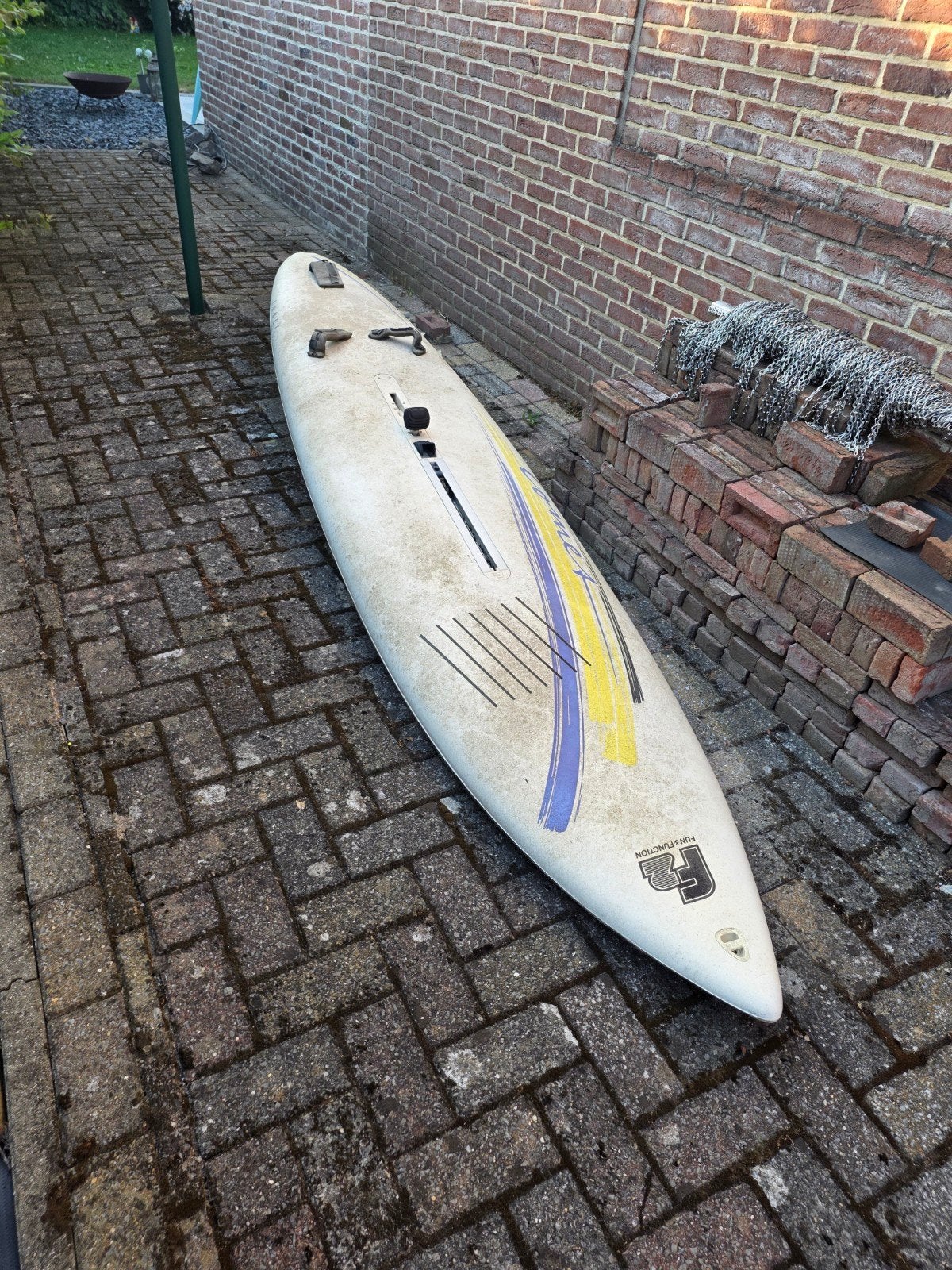 F2 comet windsurfboard met zwaard., Sports nautiques & Bateaux, Planche à voile, Enlèvement, F2, Avec dérive