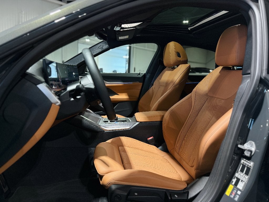 BMW i4 eDrive40 M-Sport PRO Dravitgrijs Facelift - Garantie, Auto's, Dealer onderhouden, Achterwielaandrijving, Euro 6, Leder