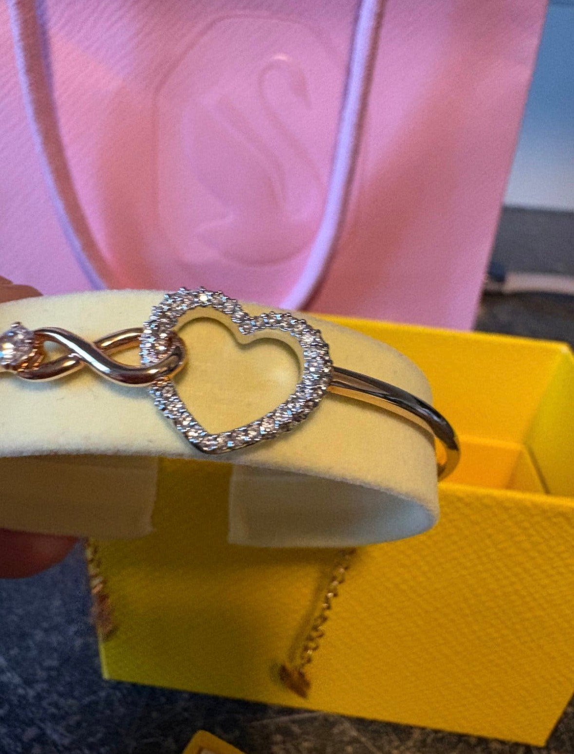 Swarovski Infinity armband, Ophalen, Zo goed als nieuw, Roze