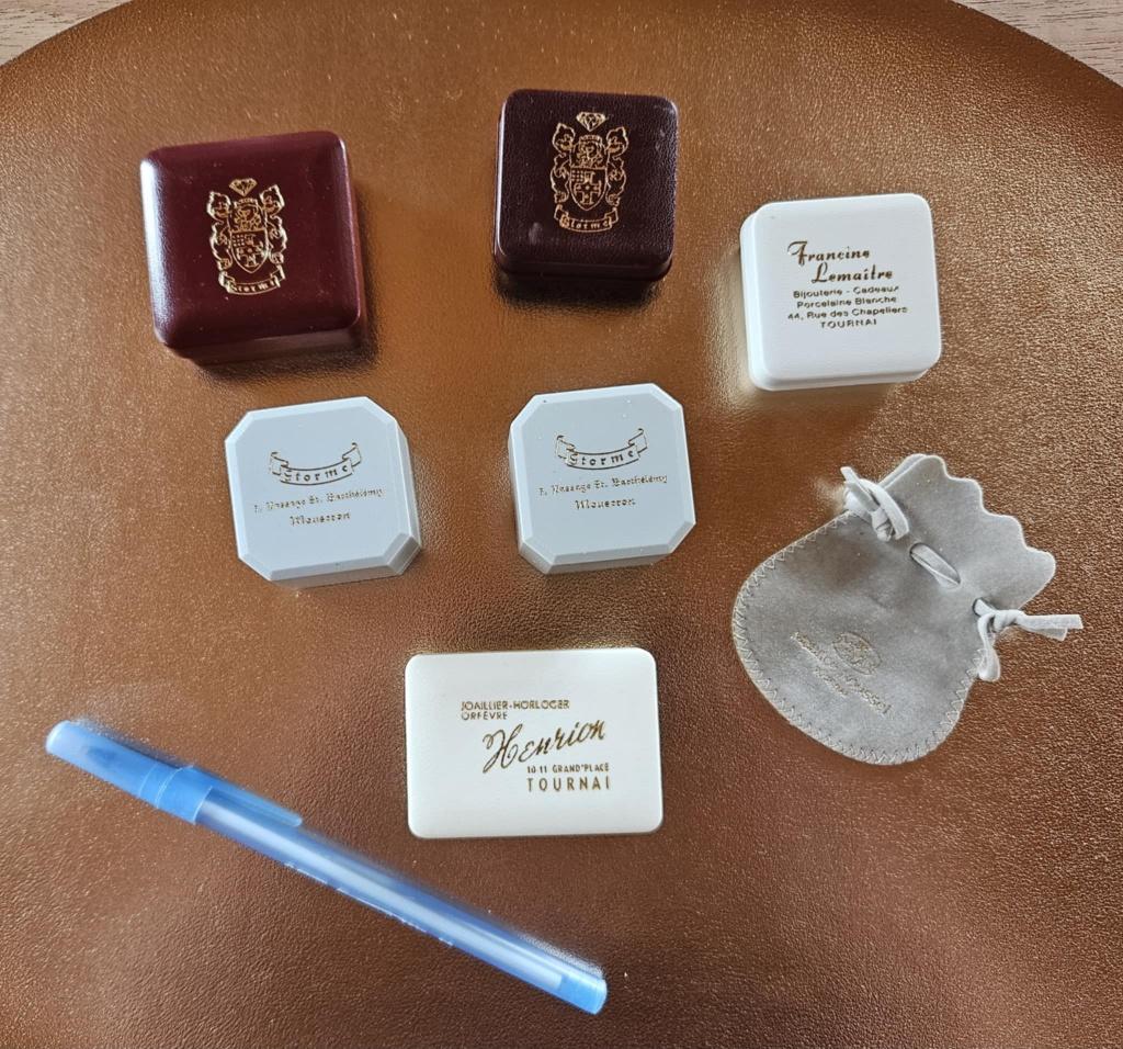 Lot de 6 anciennes petites boîtes de bijouterie en plastique, Enlèvement ou Envoi