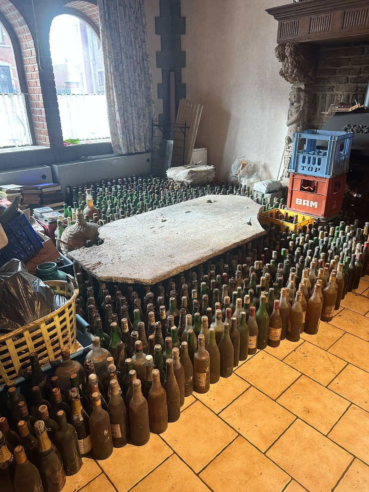 GRATUIT : 2500  bouteilles de vin passées à donner (, Ophalen