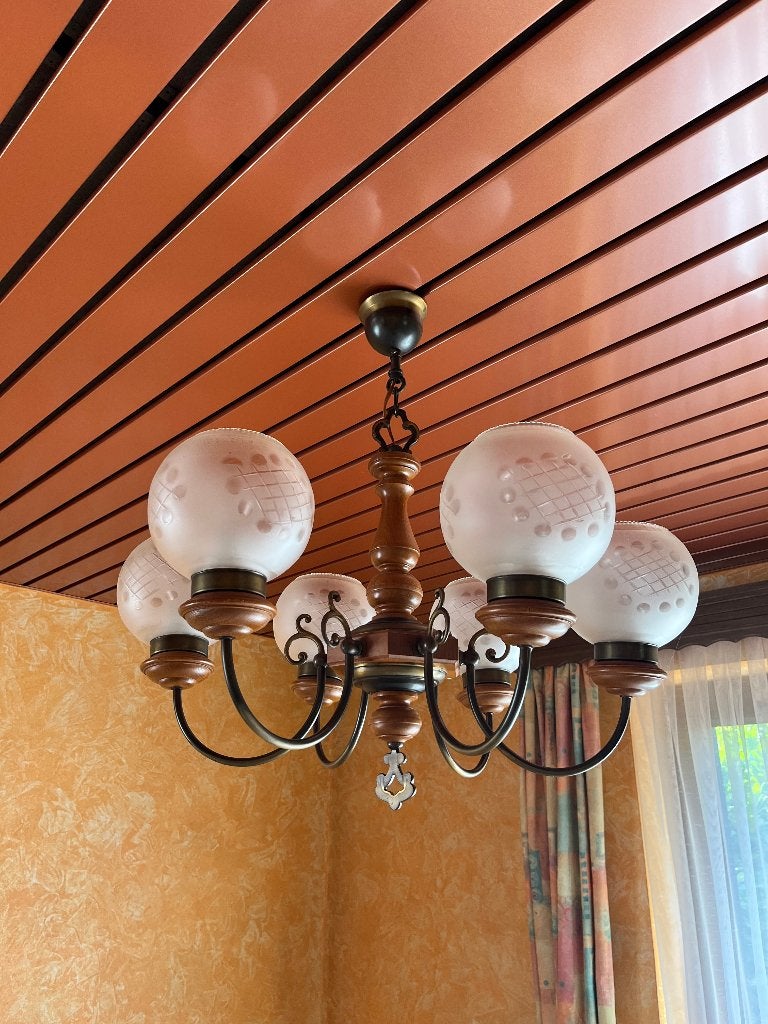 Lustre vintage 6 branches en bois, métal et globes en verre, Maison & Meubles, Lampes | Lustres, Comme neuf, Verre, Bois, Métal
