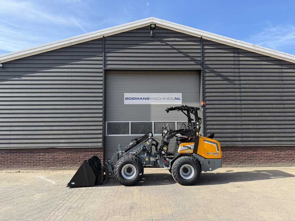 Giant G2700 X-TRA HD + minishovel prijs vriendelijk €725 L, Tobroco, Info@tobroco.nl, Sprendlingenstraat 57
5061 KM  Oisterwijk