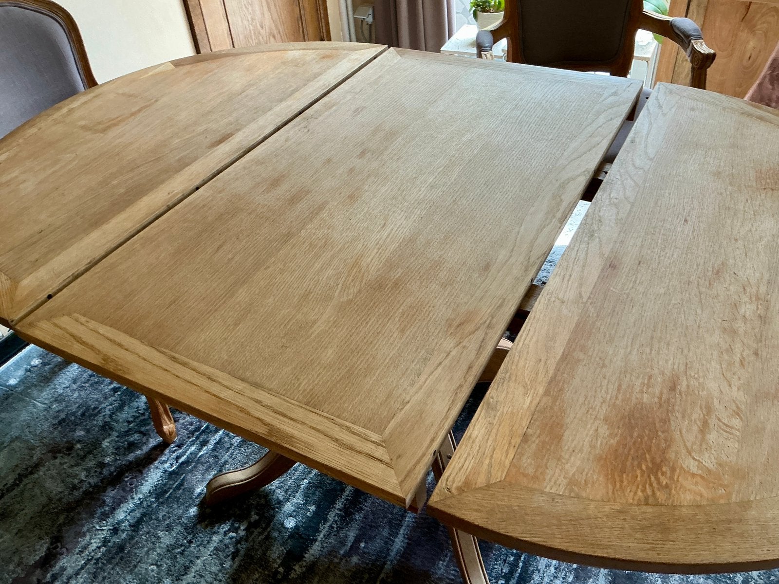 Massief houten tafel en stoelen in Versailles stijl., Ophalen