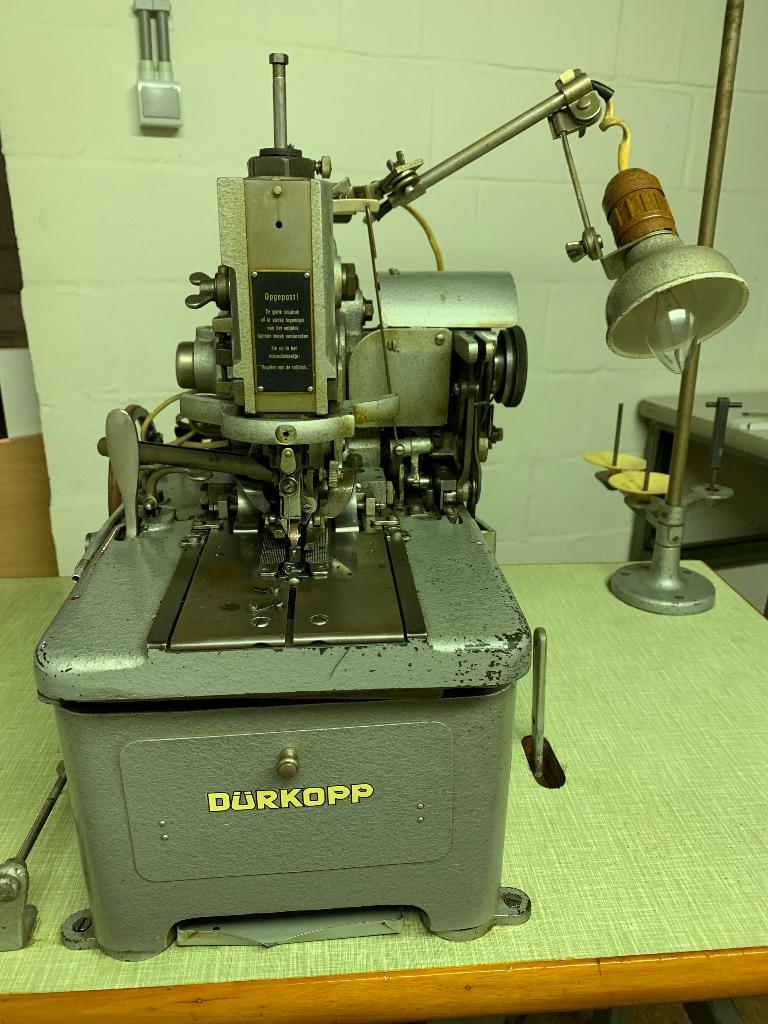 knoopgat naaimachine Durkop, Ophalen