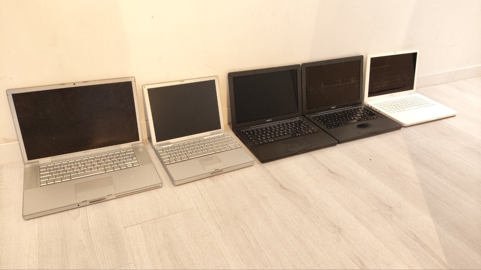 5 oude Apple MacBook / powerbook G4, Computers en Software, Apple Macbooks, Ophalen of Verzenden, Niet werkend, MacBook