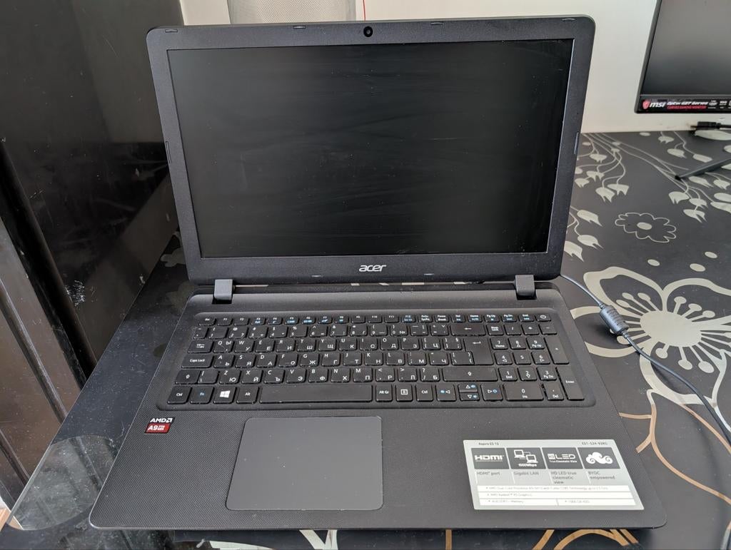 Laptop Acer Aspire ES1-524 - 15,6", 4GB RAM, met oplader, Computers en Software, AMD Radeon R5, Ophalen of Verzenden, Zo goed als nieuw