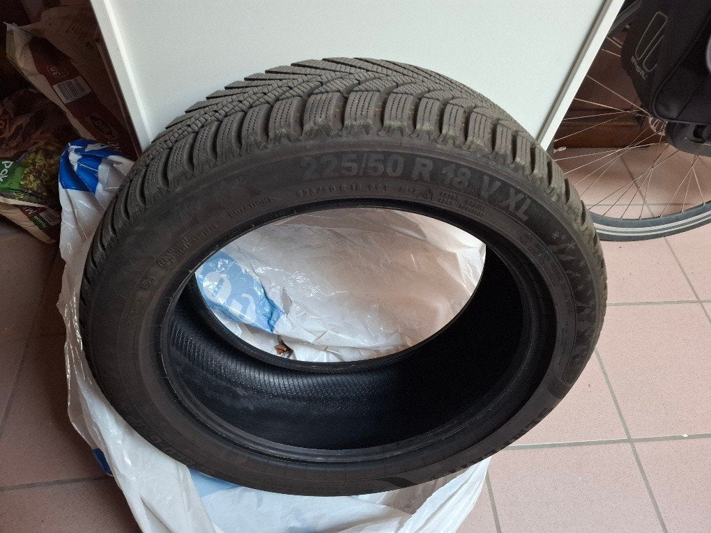 Pneus d'hiver pour voitures à vendre, Enlèvement