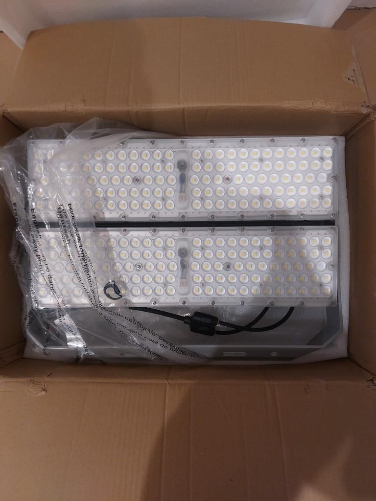 Projecteur led Philips 600 w, Enlèvement, Neuf, 500 watts ou plus