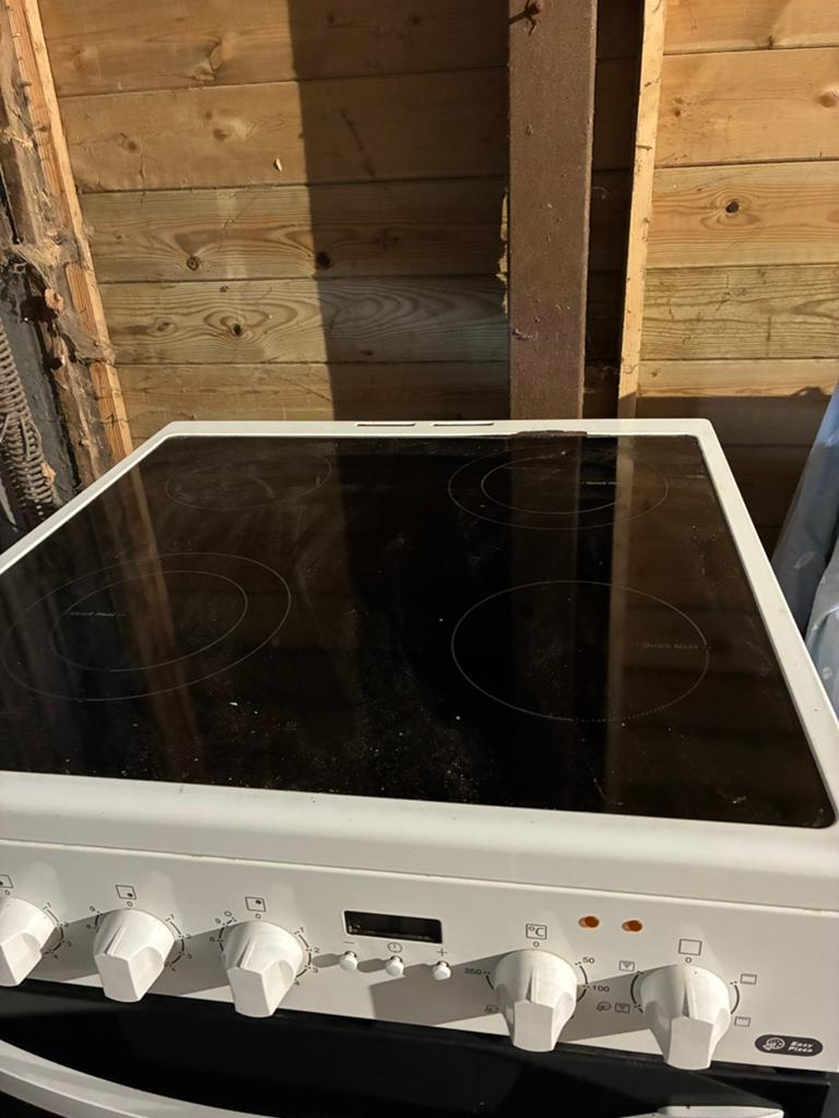Elektrisch fornuis, Elektronische apparatuur, Ophalen, Gebruikt, 4 kookzones, Vrijstaand