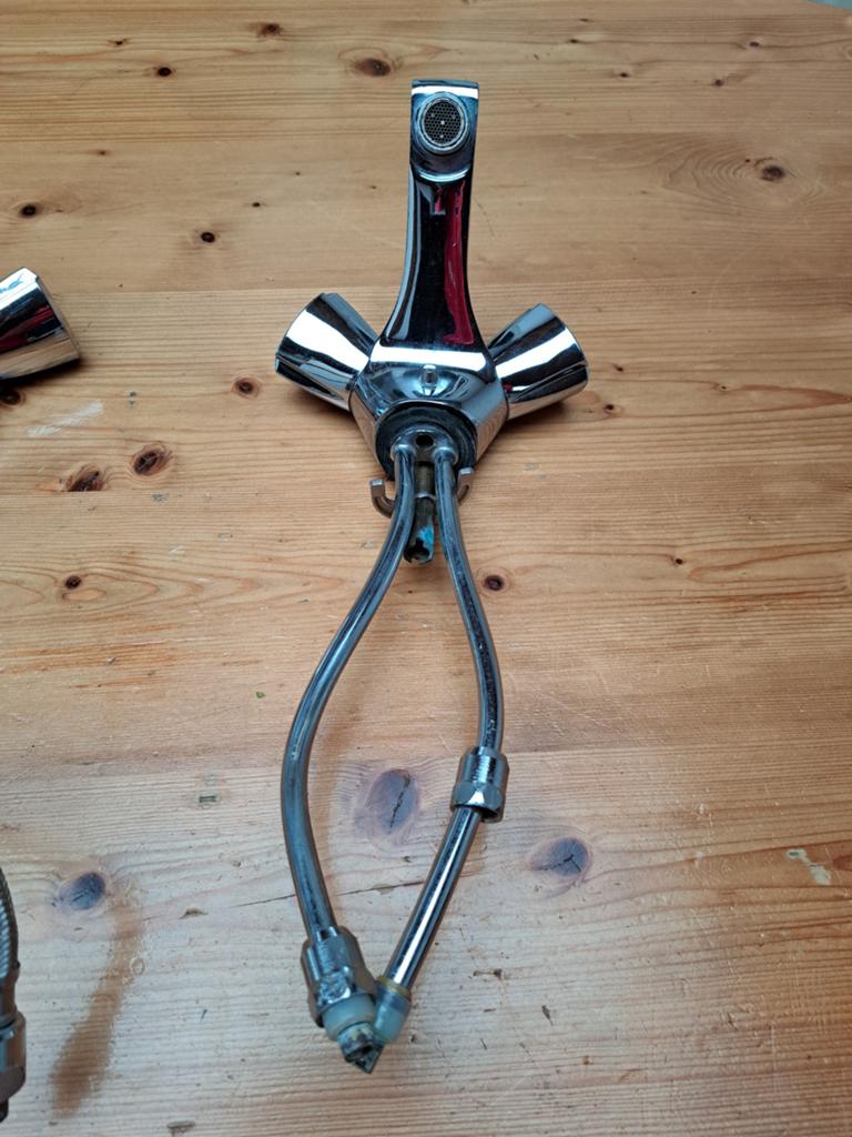 2 kramen van merk Grohe, Ophalen