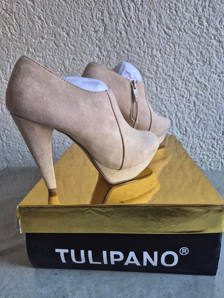 Beige Suède Enkellaarsjes Tulipano met Hak - STUNT € 5,-, Vêtements | Femmes, Chaussures, Neuf, Beige, Chaussures à haut talons