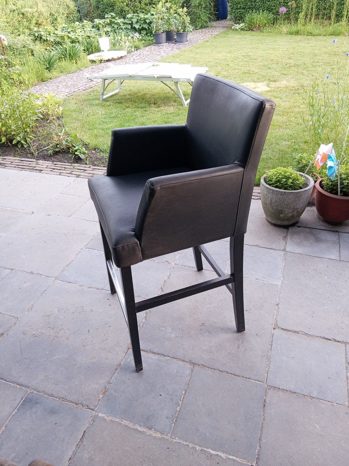 Lederen hoge stoelen, Ophalen