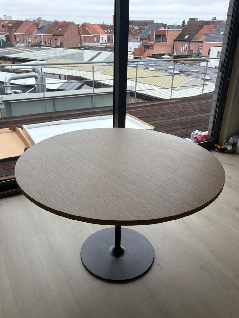 Mooie ronde tafel, Ophalen, Zo goed als nieuw