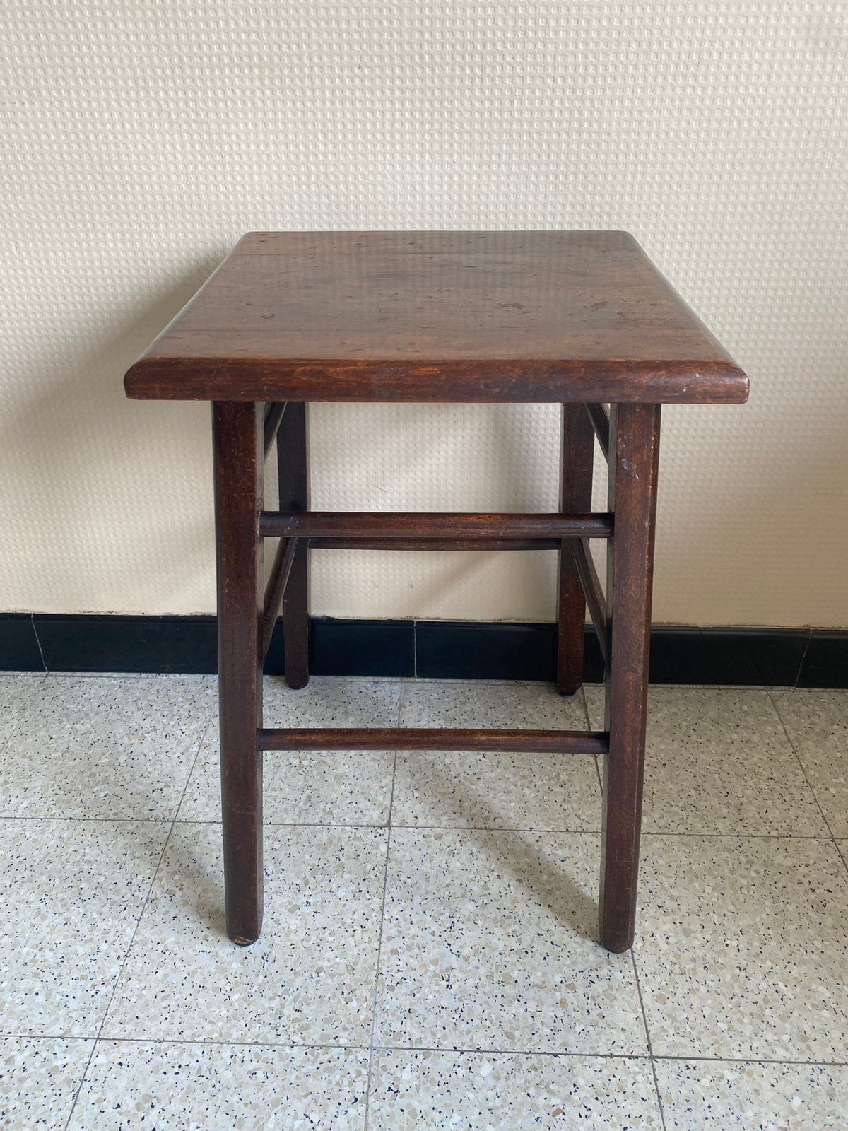 Vintage houten krukje, Huis en Inrichting, Ophalen of Verzenden, Gebruikt, Hout