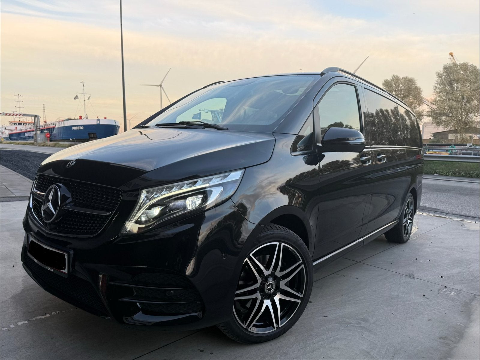 Mercedes V300d 4 matic AMG line, Auto's, Automaat, Euro 6, Zwart, Leder