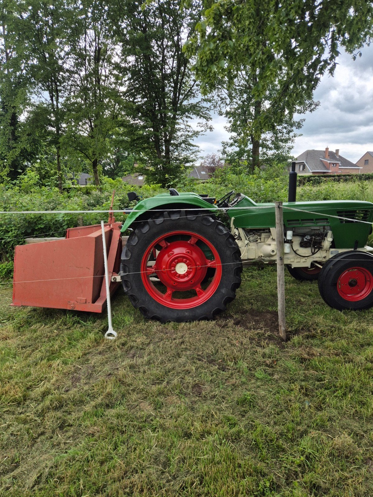 Deutz 5506 met weidebloter en kipbak van 2m, Ophalen