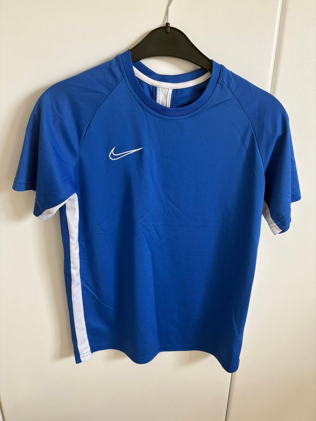 Nike sportshirt , mt XL voor kinderen, nieuwstaat, Enfants & Bébés, Vêtements enfant | Taille 170, Enlèvement ou Envoi, Comme neuf