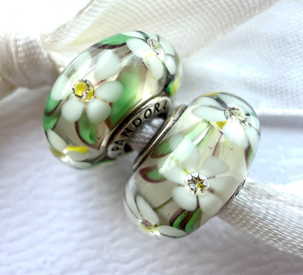 2 Pandora glas bedels Wild Flowers Met strass steentjes, Bijoux, Sacs & Beauté, Enlèvement ou Envoi, Pandora, Verre ou Cristal