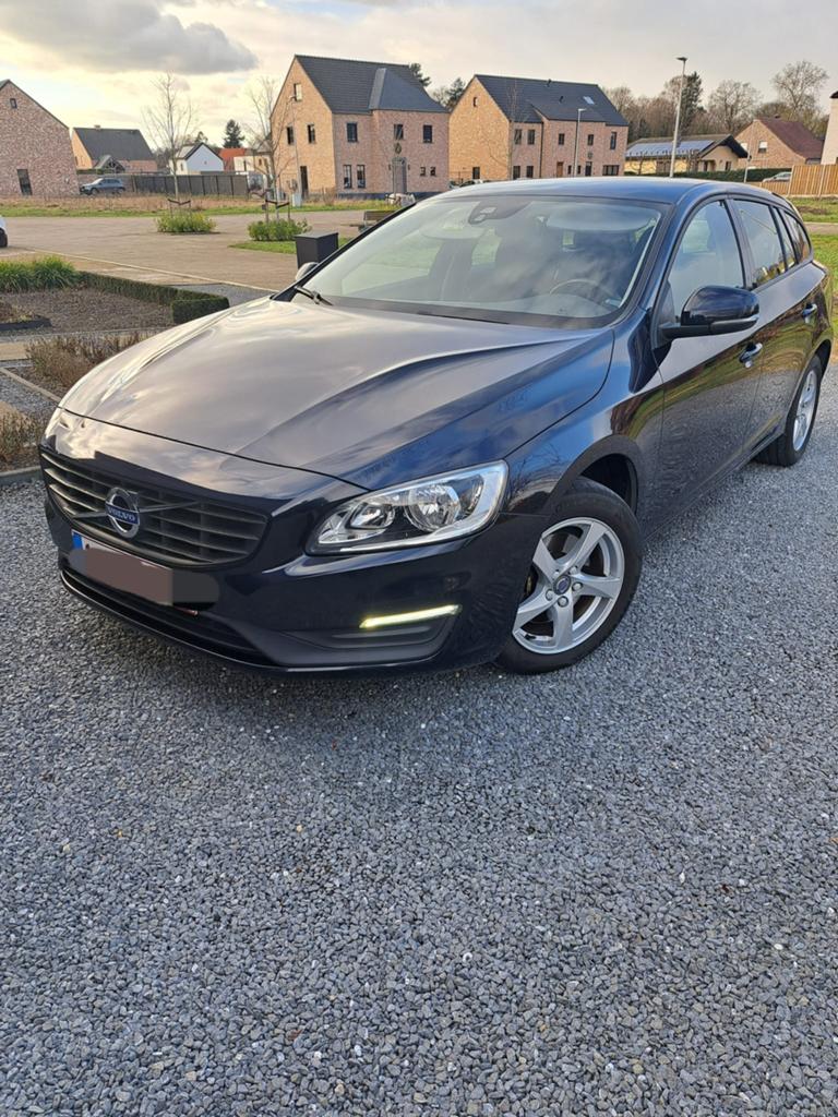 Volvo v60 diesel handgeschakeld 2017 130dkm, Auto's, Volvo, Particulier, V60, Bluetooth, Diesel, Handgeschakeld, Stof, Onderhoudsboekje