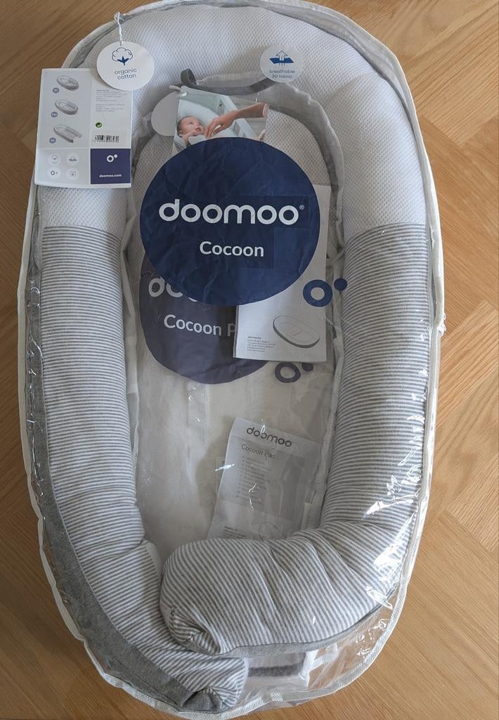 Grijs gestreept Cocoon babynestje van Doomoo met pad, Enlèvement ou Envoi, Comme neuf, Autres types