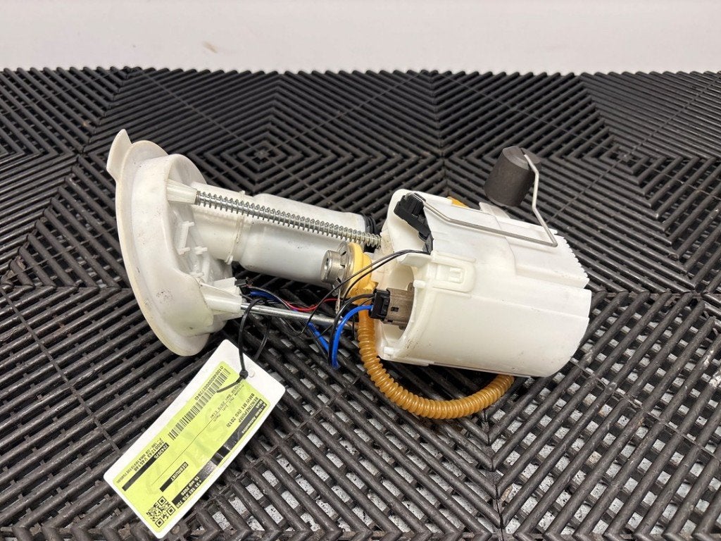 POMPE CARBURANT C BMW 1 serie (F20) (|7243975|), Autos : Pièces & Accessoires, Utilisé, BMW, Petuelring 130
80809  München, DE