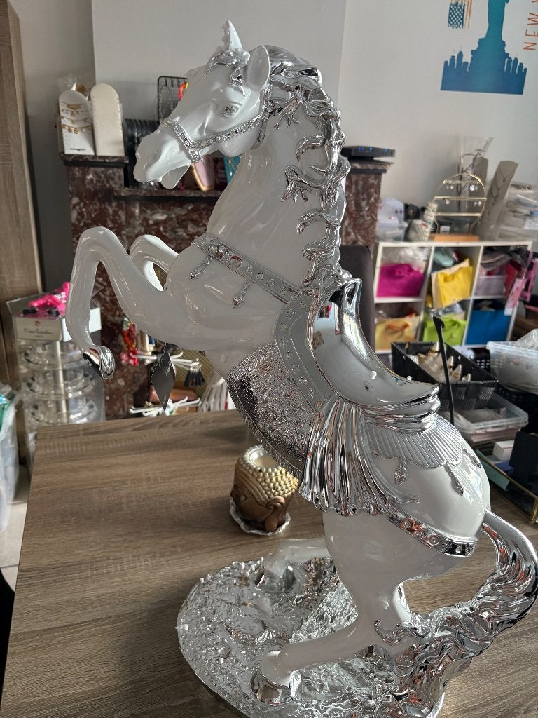 Cheval de décoration, Enlèvement