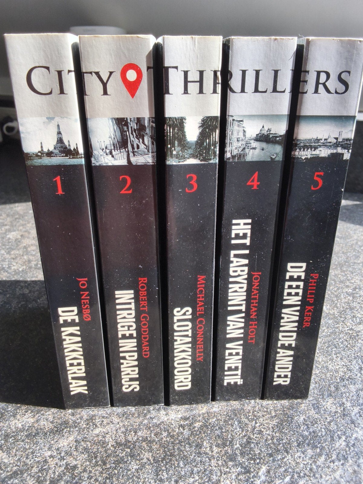City thrillers (5 thrillers o.a. "De Kakkerlak" van Nesbo), Boeken, Detectives, Verzenden