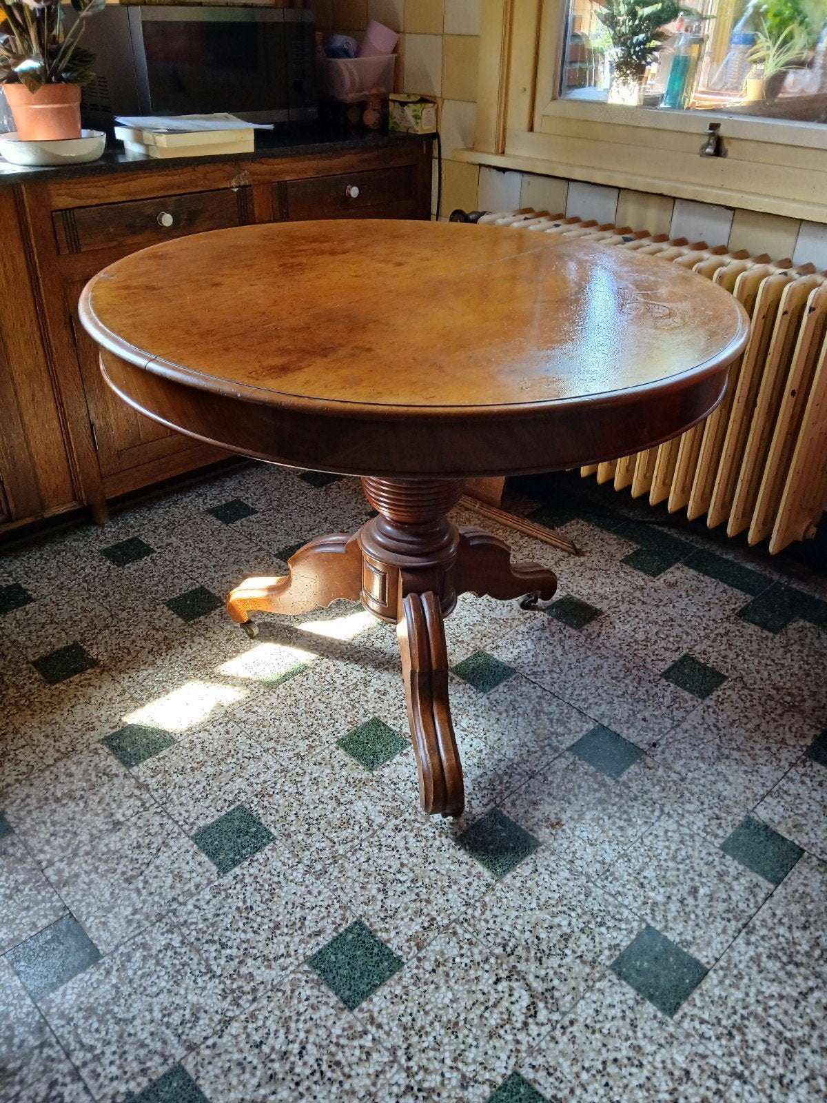 Massief houten ronde tafel, Huis en Inrichting, Ophalen, Gebruikt, Hout, 60 cm of meer