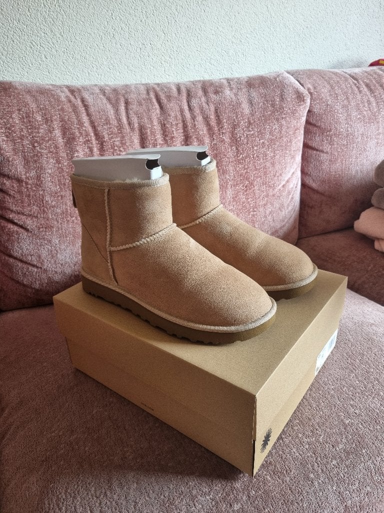 Uggs, Kleding | Dames, Overige kleuren, Lage of Enkellaarzen, Ophalen of Verzenden, Zo goed als nieuw