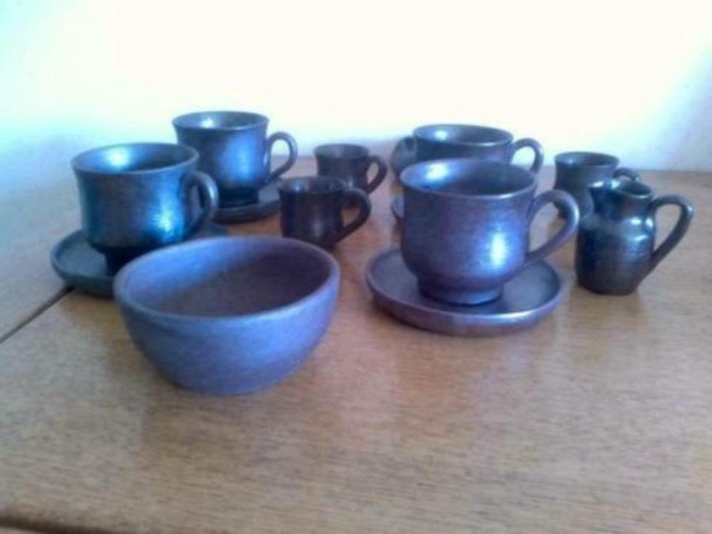 Calvados set met 4 koffie tassen en bordjes borrelglaasje me, Antiek en Kunst, Ophalen