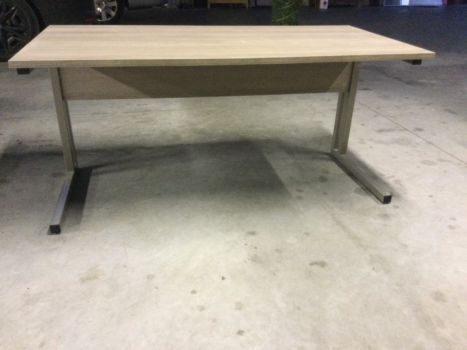 Bureautafel, Ophalen, Zo goed als nieuw