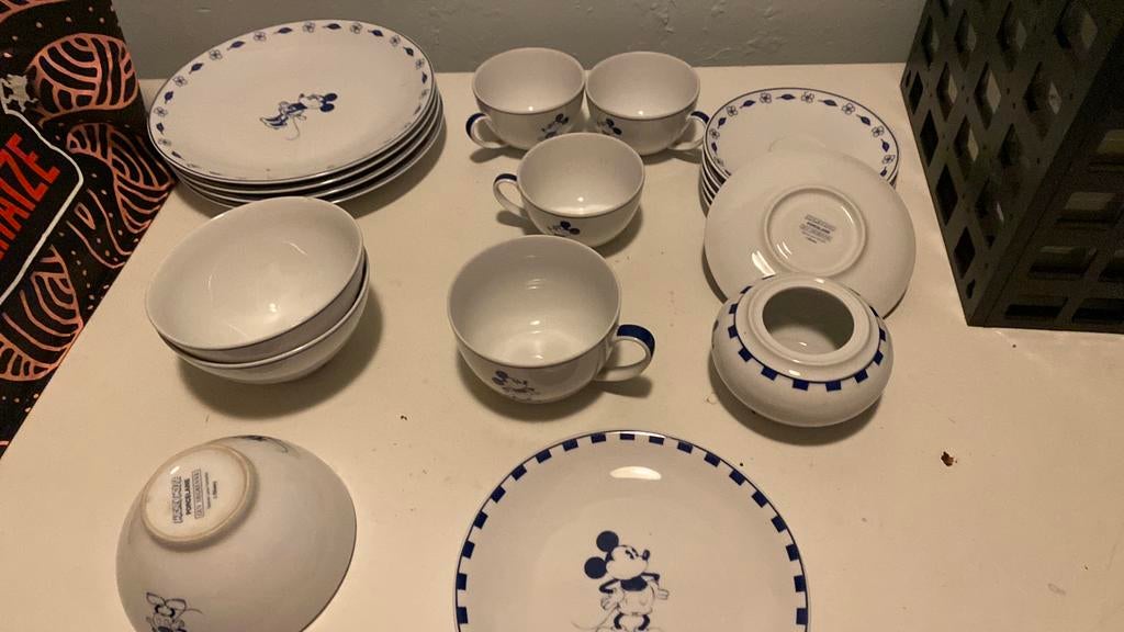 Servies mickey mouse, Enlèvement