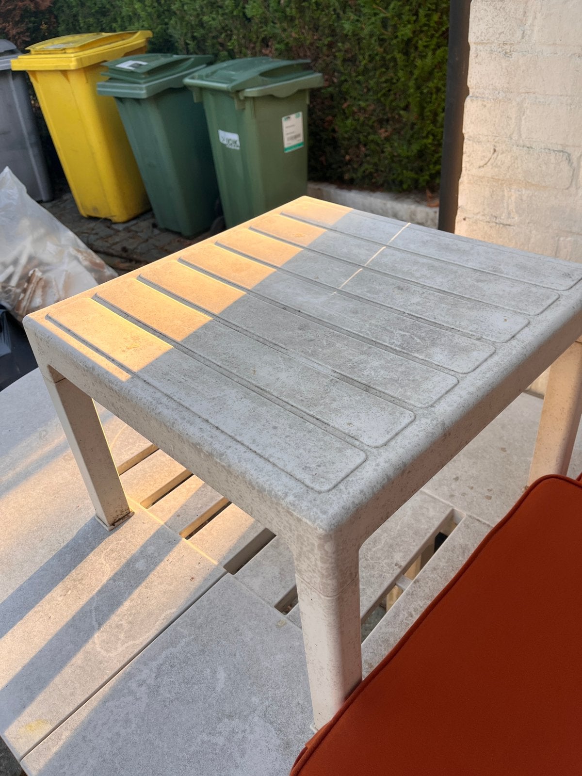 Gratis plastieken tuintafel+stoelen, Huis en Inrichting, Ophalen, Gebruikt