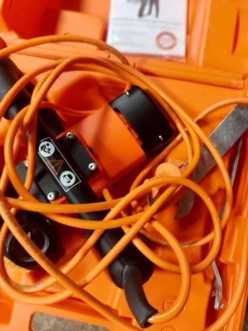 Ponceuse à béton Spit SG 125E et résidus d'adhésif, Enlèvement, Comme neuf, 1200 watts ou plus, Autres types