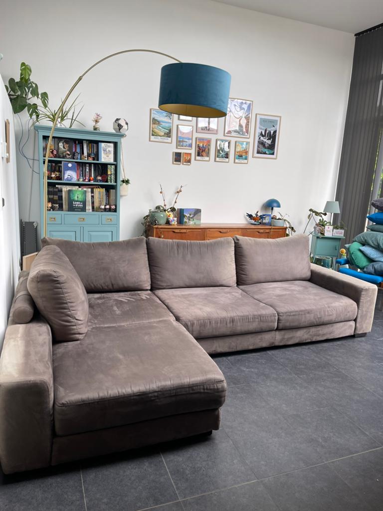 Groot modern hoeksalon + poef | taupe/grijs, Huis en Inrichting, Zetels | Complete zithoeken, Gebruikt, Stof, Overige materialen
