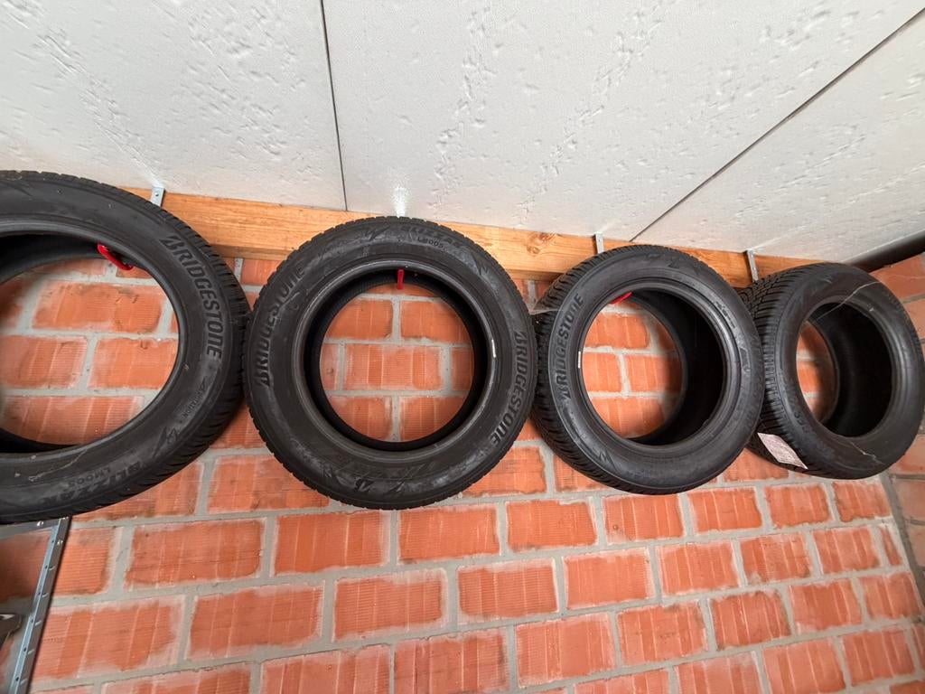 4x Winterbanden Bridgestone – 215/65 R17, Ophalen, Winterbanden